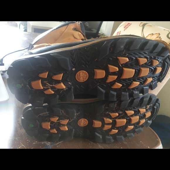 Timberland boots boys us 5, waterproof, side zipper, warm and comfortable- good - Picture 3 of 4